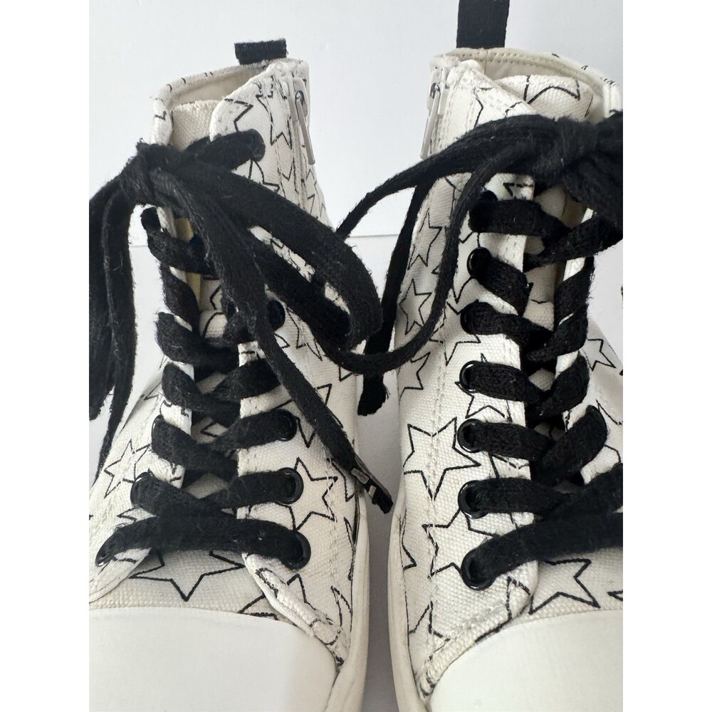Art Class Kids Blakely High Top Sneakers In White And Black Size 2